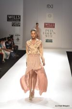 Model walk the ramp for Sakshee Pradhan Show at Wills Lifestyle India Fashion Week 2012 day 2 on 7th Oct 2012 (9).JPG